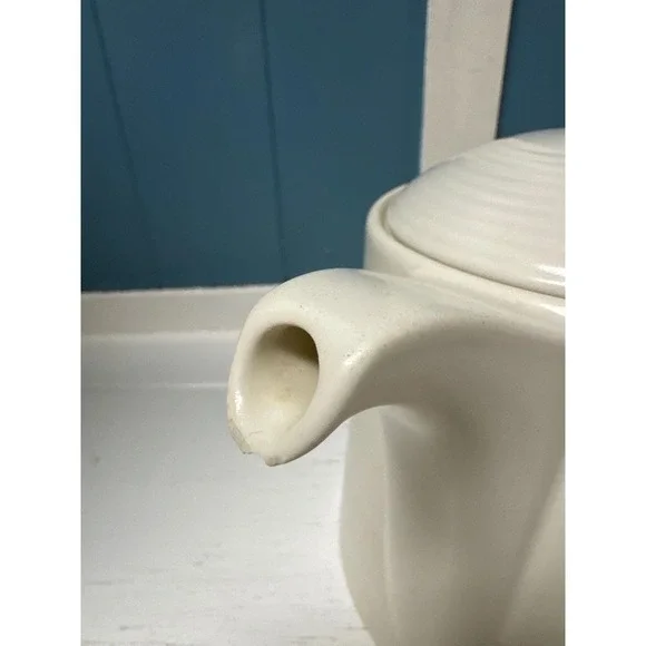 Vtg Wedgwood Teapot England 1999 Beige Ivory Textured Pattern‎ PAUL COSTELLO